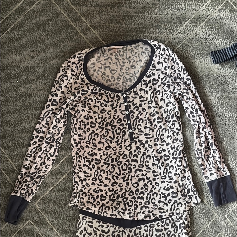 Leopard Print Long Sleeve Top